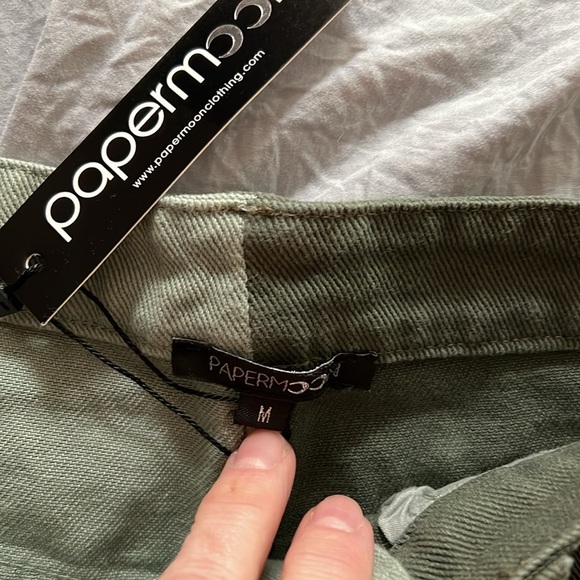 NWT  sz Medium Papermoon Shorts - 2 toned with raw edge High Waist - Picture 2 of 7